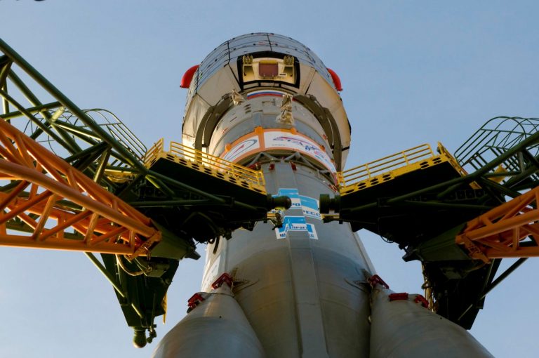 Le lanceur Soyuz-Fregat transportant GIOVE-B sur l’aire de lancement. Droits d’auteur de l’image : ESA – S. Corvaja, 2008
