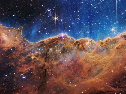 Image of the Cosmic Cliffs in the Carina nebula taken by the James Webb Space Telescope in 2022